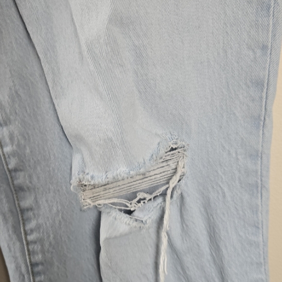 Universal‎ Thread High Rise Blue Jeans - Picture 4 of 15